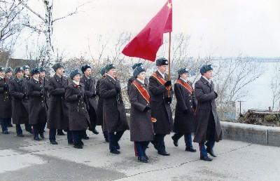 Торжественное шествие сводного отряда школы №43 к Вечному огню славы г. Нижнего Новгорода